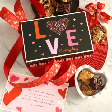 Love Everyday Bakery Box
