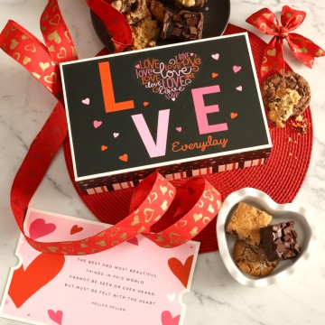 Love Everyday Bakery Box