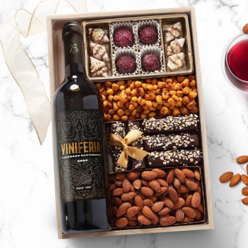 Purim Wine and Chocolate Gift Tray