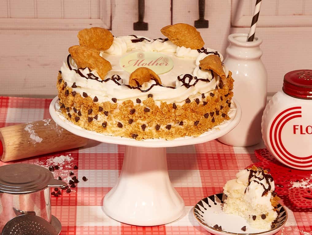 Lovely Italian Cannoli Cake