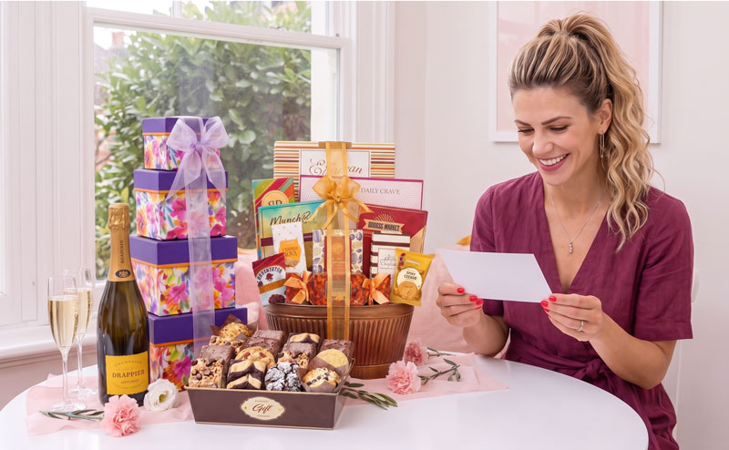 10-Gift-For-her-gift-basket-birthday