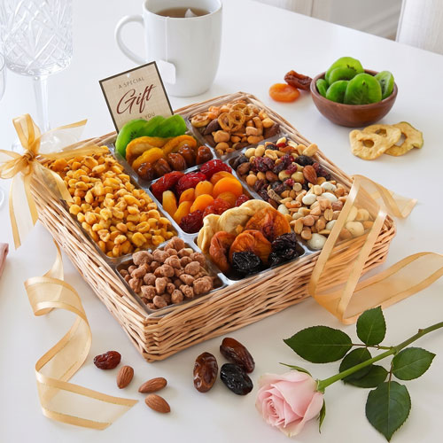 6-Gift-For-her-gift-basket-birthday