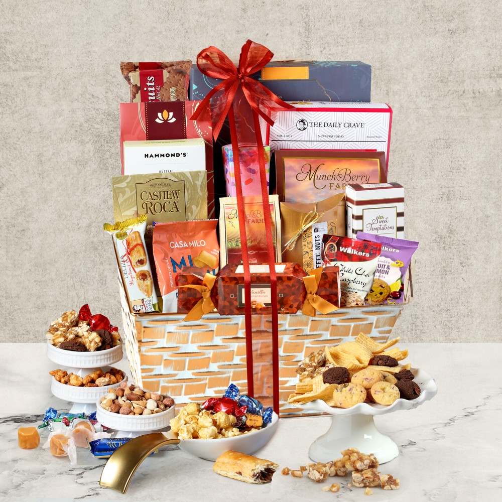 >Christmas Wicker Gift Basket