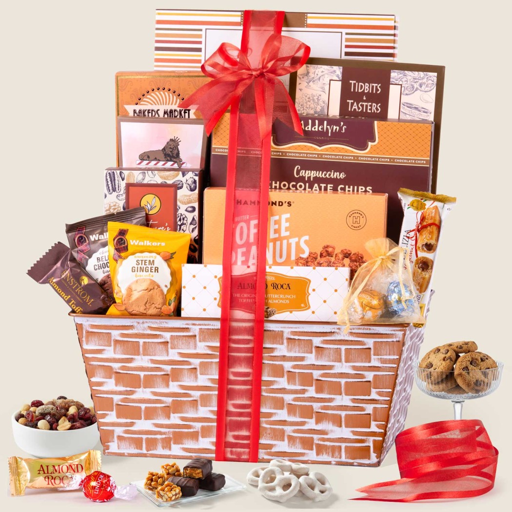 >Christmas Wicker Gift Basket