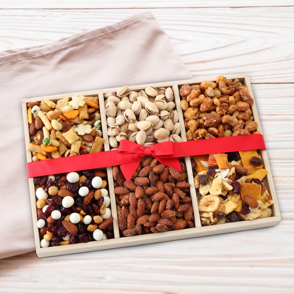 >Fresh Nuts & Dried Fruit Gift Tray