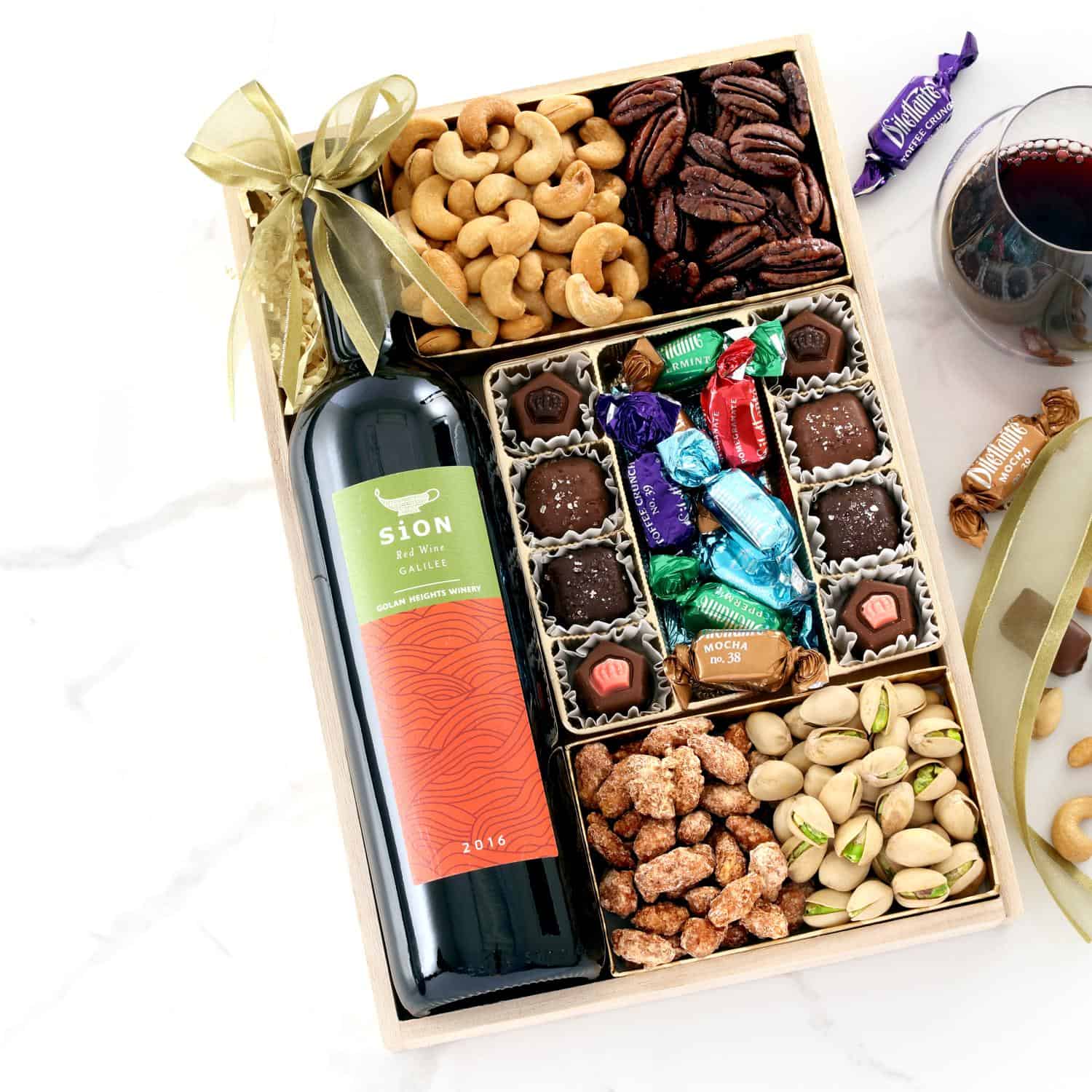 >Sweet Seasonal Greetings Wine Gift Tray