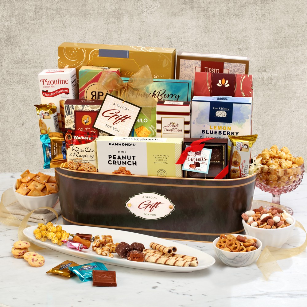 >Signature Gourmet Gift Basket