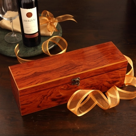 Wine Accessories in Mahogany Wood Wine Box